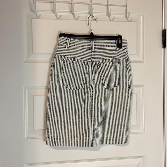 Candies vintage pinstripes jean skirt - Picture 3 of 3